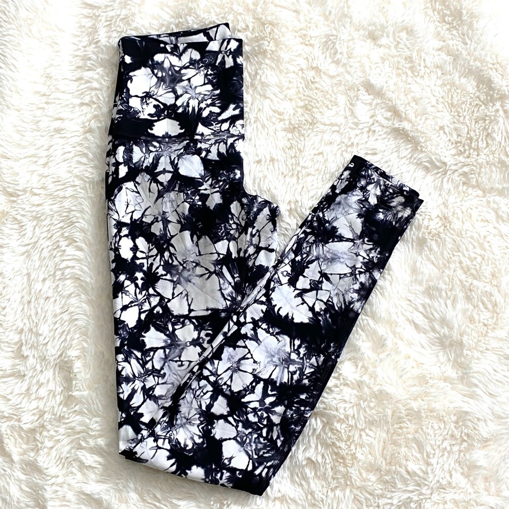 Lululemon high rise  tie dye black white leggings